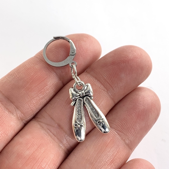 Stainless steel hoop ballet shoe earring - Picture 3 of 4